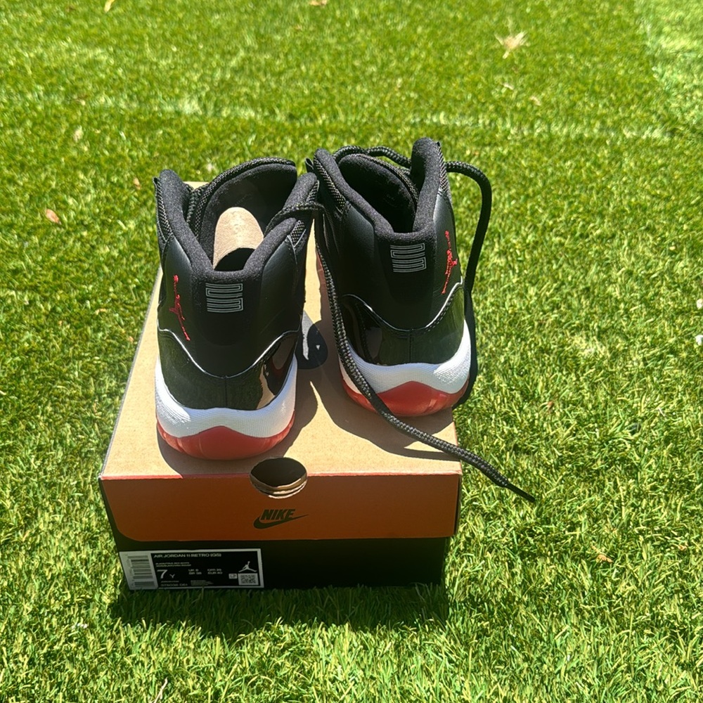 Air Jordan 11 Retro (GS) - Picture 2 of 7